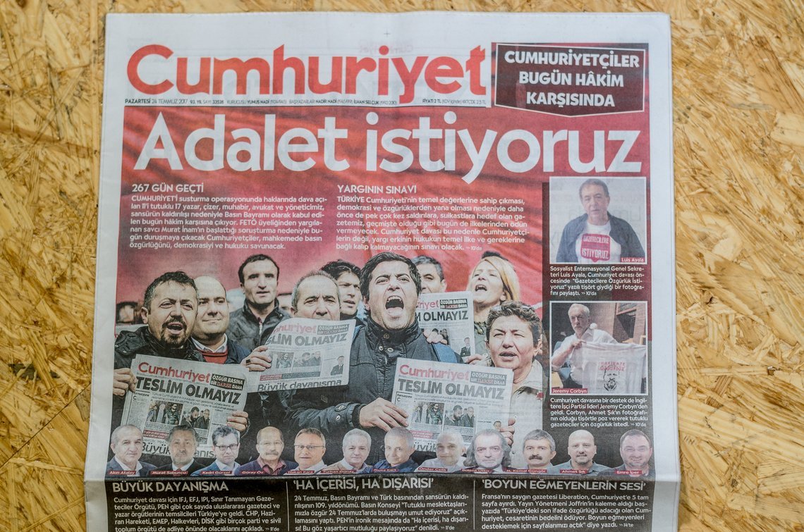 "Wir wollen Gerechtigkeit": Die "Cumhuriyet"-Ausgabe vom Montag - Foto: ©David Wünschel